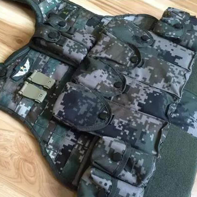 New bulletproof vests issued by the People’s Liberation Army and the U.S. Army